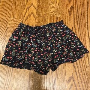 Women’s American Eagle Outfitters black floral shorts in size S